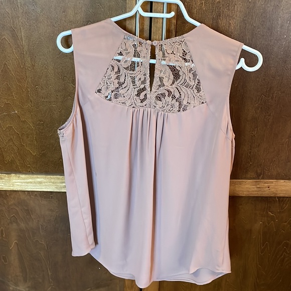 Daniel Rainn blouse with lace detailing. - Picture 4 of 6